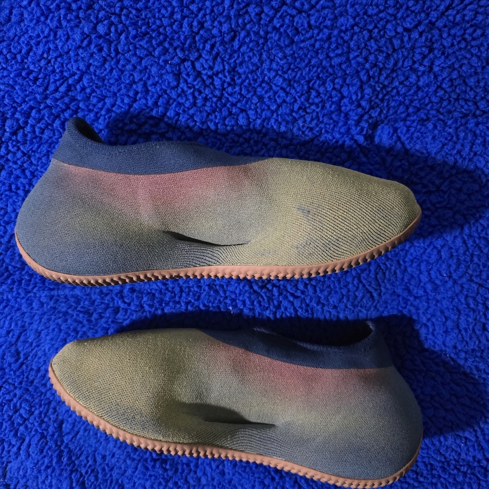 Yeezy Knit Runner - image 4